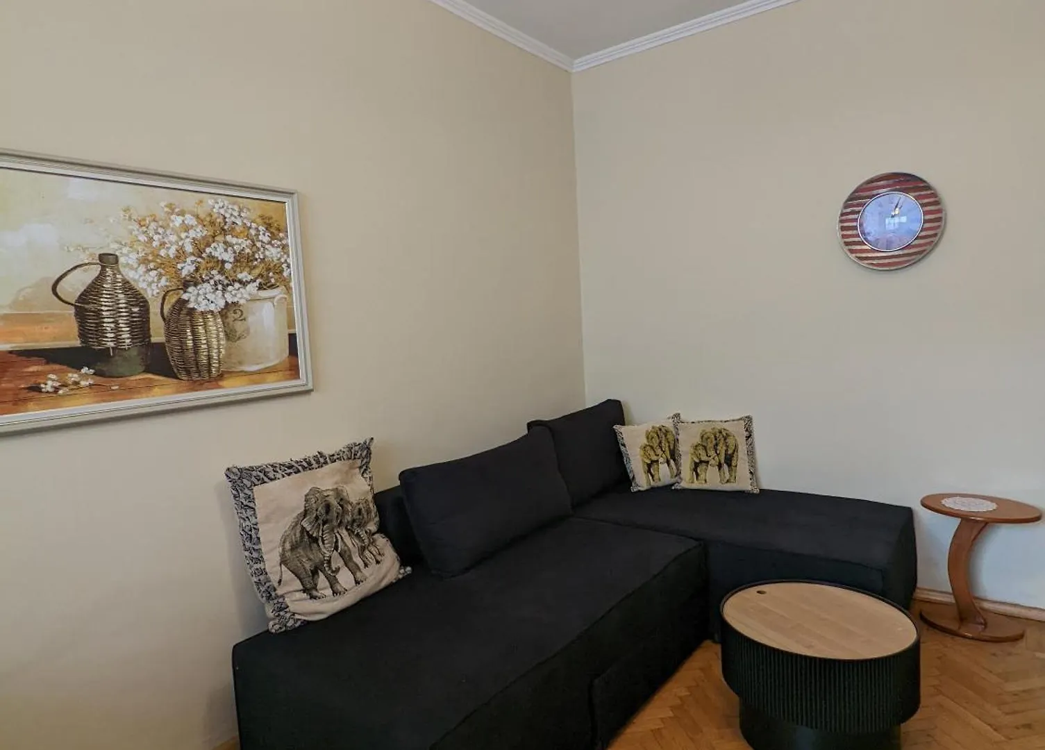 Vintage Apartment In Center Tirana Albania