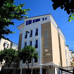 فندق سيناتور, تيرانا
